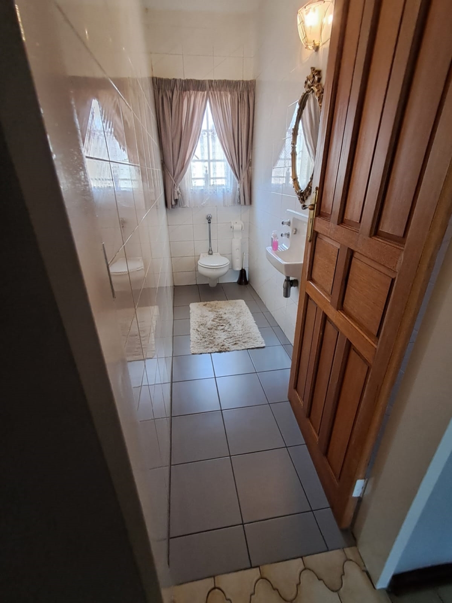 5 Bedroom Property for Sale in Brackenhurst Gauteng