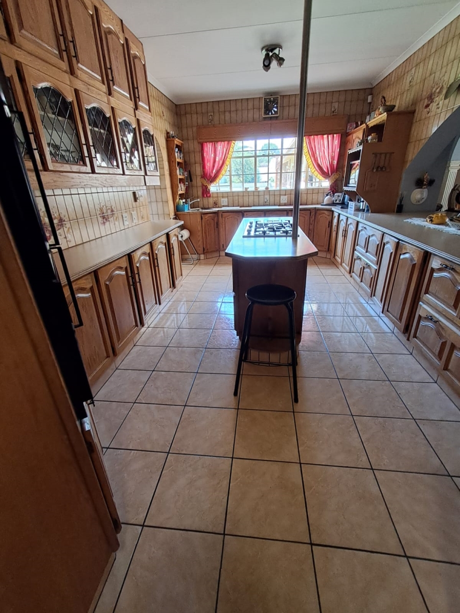 5 Bedroom Property for Sale in Brackenhurst Gauteng