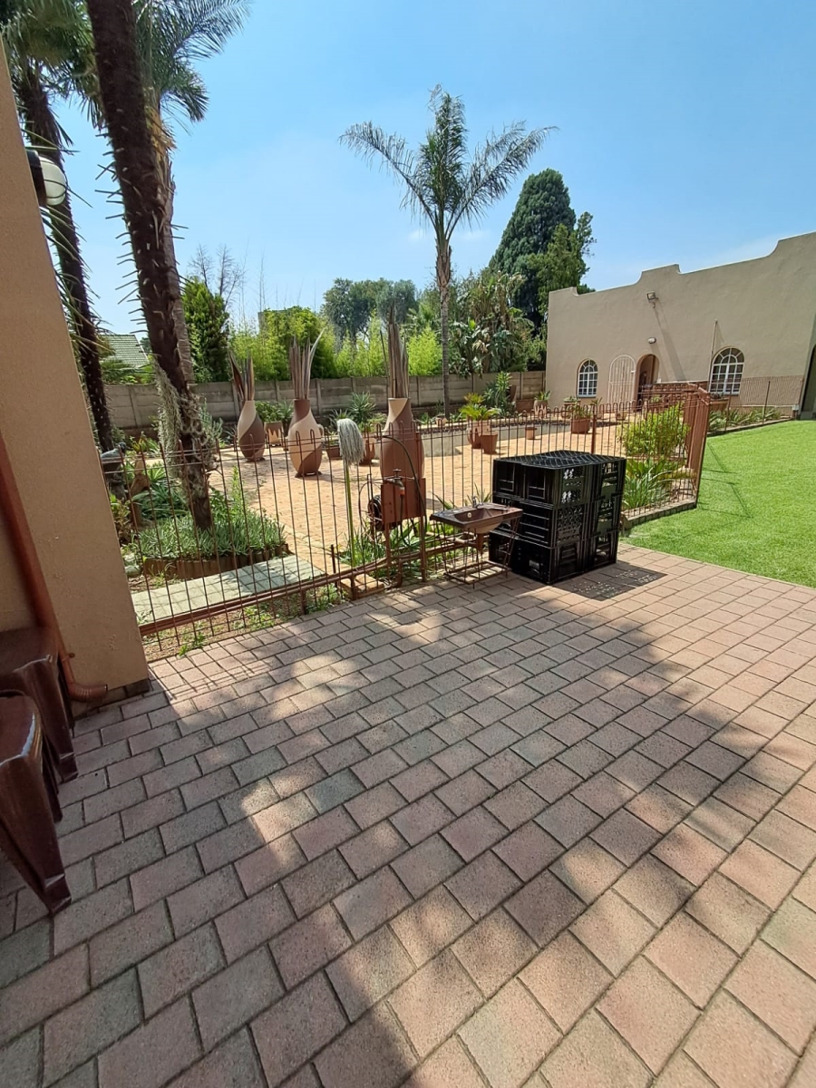 5 Bedroom Property for Sale in Brackenhurst Gauteng