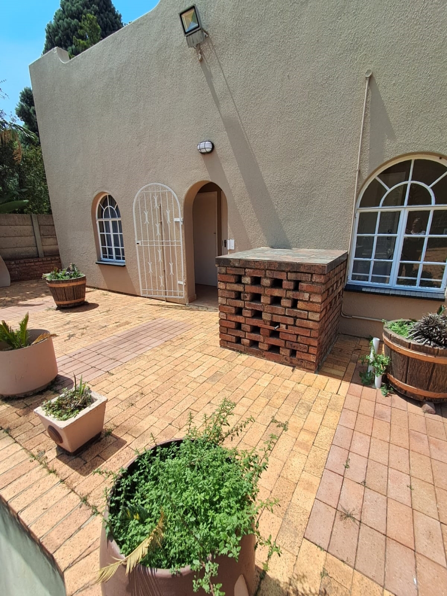 5 Bedroom Property for Sale in Brackenhurst Gauteng