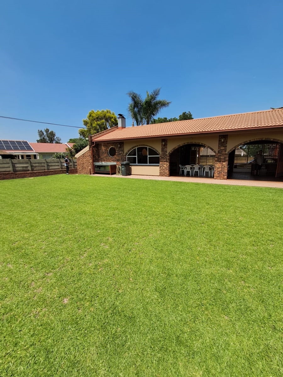 5 Bedroom Property for Sale in Brackenhurst Gauteng