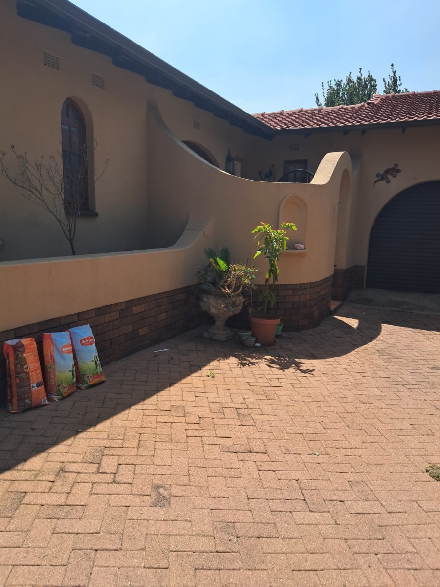 3 Bedroom Property for Sale in Brackenhurst Gauteng