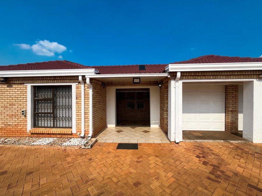 6 Bedroom Property for Sale in The Orchards Gauteng