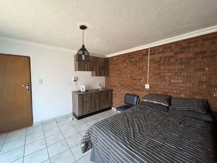 6 Bedroom Property for Sale in The Orchards Gauteng