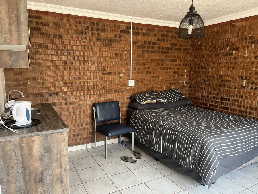 6 Bedroom Property for Sale in The Orchards Gauteng