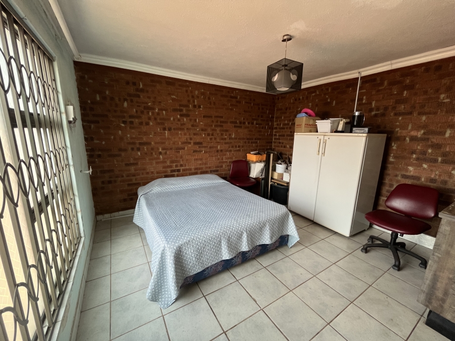 6 Bedroom Property for Sale in The Orchards Gauteng