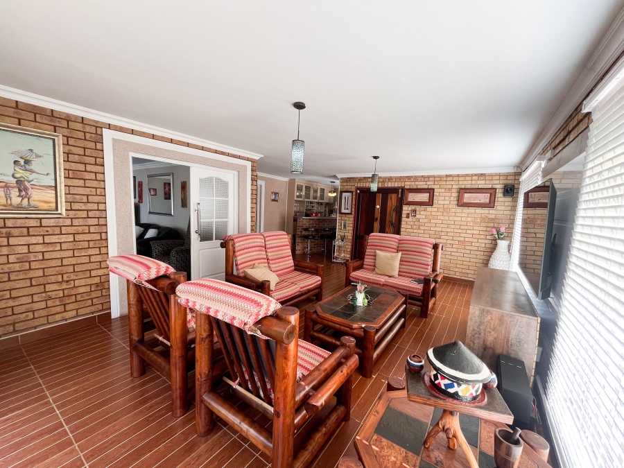 6 Bedroom Property for Sale in The Orchards Gauteng