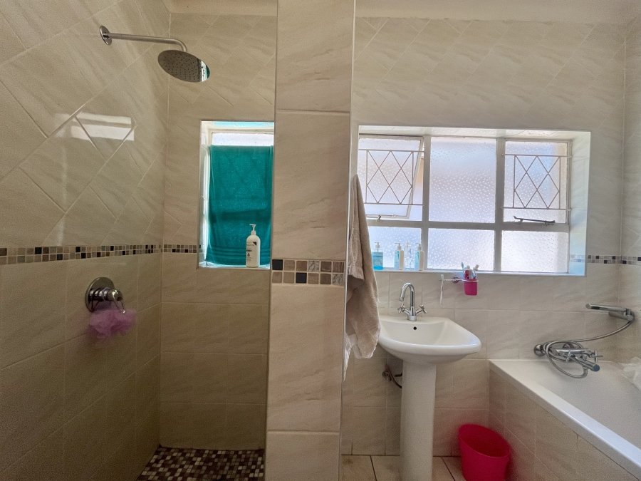 4 Bedroom Property for Sale in Eldoraigne Gauteng