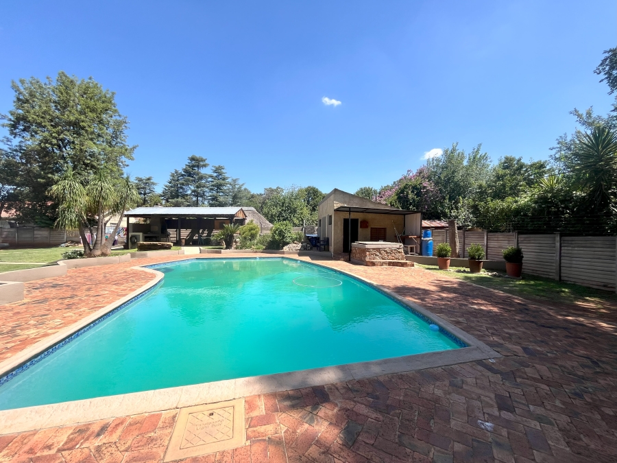 4 Bedroom Property for Sale in Eldoraigne Gauteng