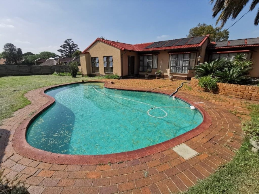 3 Bedroom Property for Sale in Brackenhurst Gauteng