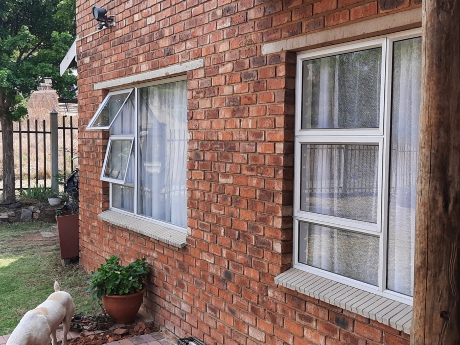 3 Bedroom Property for Sale in Vaaloewer Gauteng