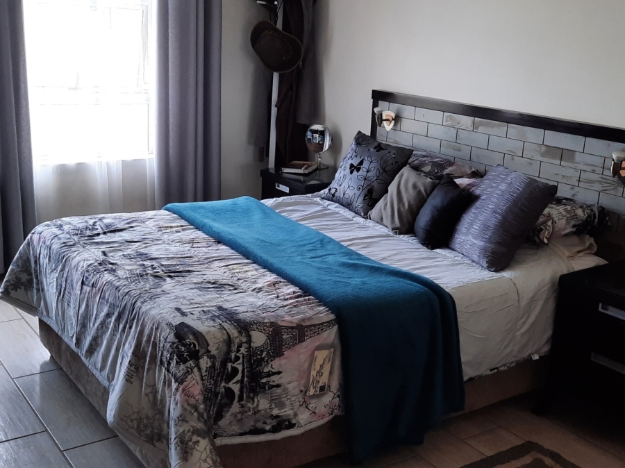 3 Bedroom Property for Sale in Vaaloewer Gauteng