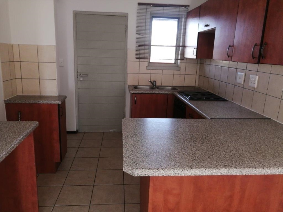 To Let 2 Bedroom Property for Rent in Noordwyk Gauteng