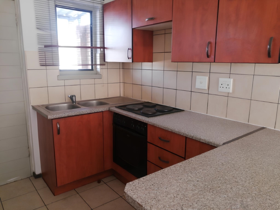 To Let 2 Bedroom Property for Rent in Noordwyk Gauteng