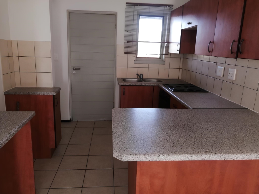 To Let 2 Bedroom Property for Rent in Noordwyk Gauteng