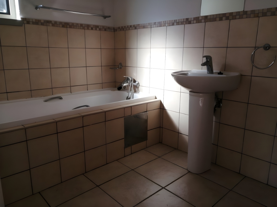 To Let 2 Bedroom Property for Rent in Noordwyk Gauteng