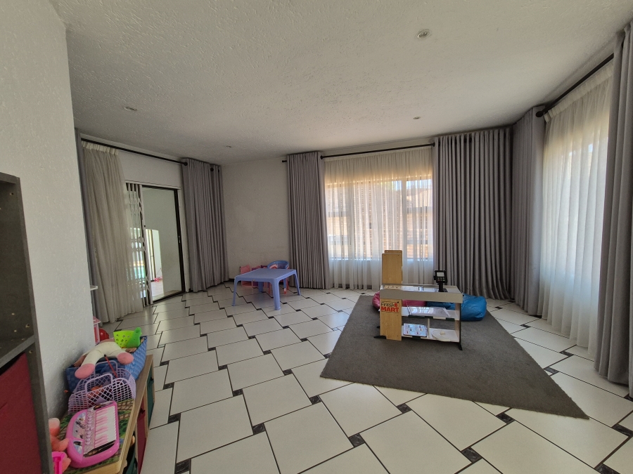 4 Bedroom Property for Sale in Dowerglen Gauteng