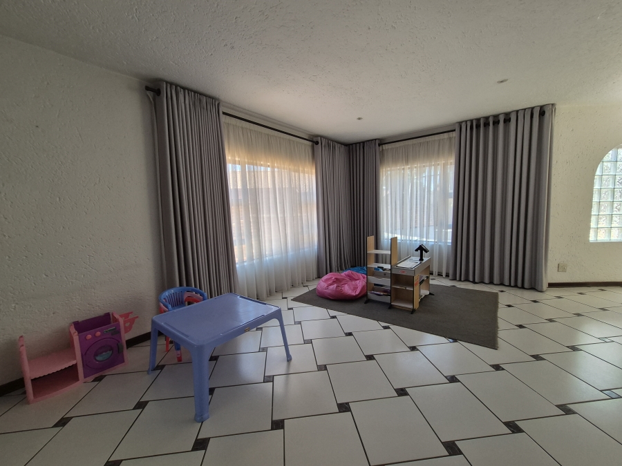 4 Bedroom Property for Sale in Dowerglen Gauteng