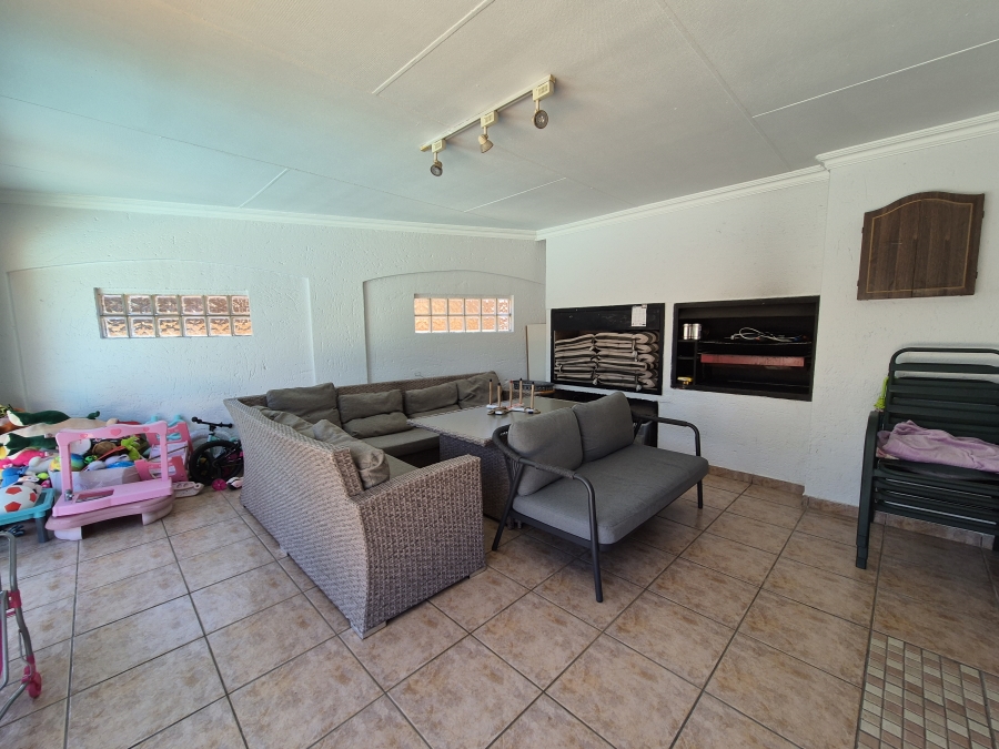 4 Bedroom Property for Sale in Dowerglen Gauteng