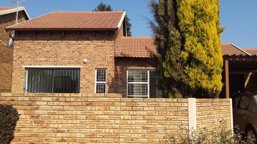 To Let 3 Bedroom Property for Rent in Weltevreden Park Gauteng