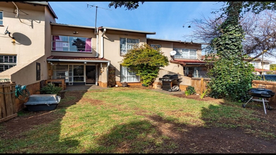 3 Bedroom Property for Sale in Farrarmere Gauteng