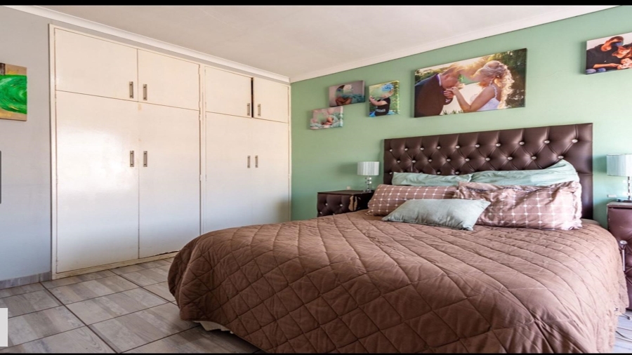 3 Bedroom Property for Sale in Farrarmere Gauteng