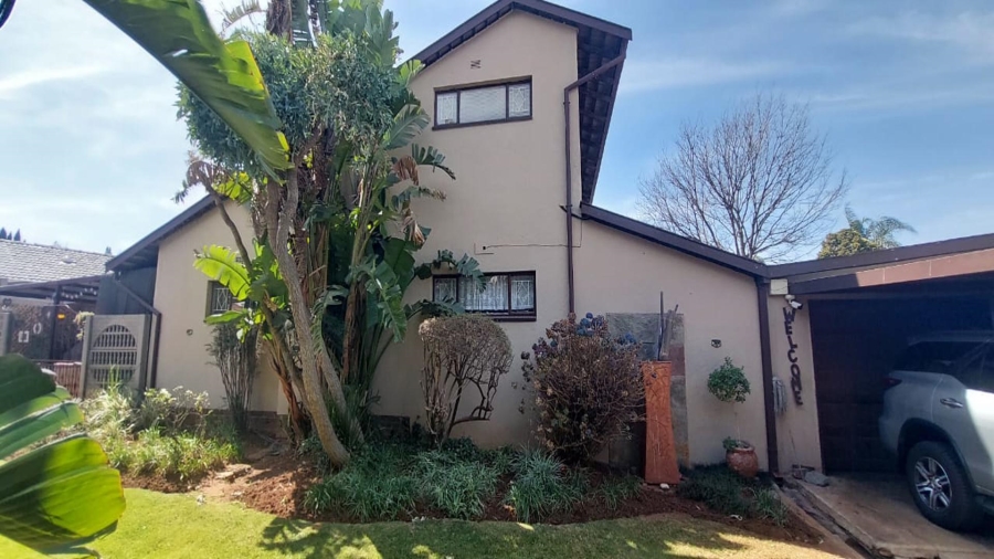 5 Bedroom Property for Sale in Birchleigh Gauteng