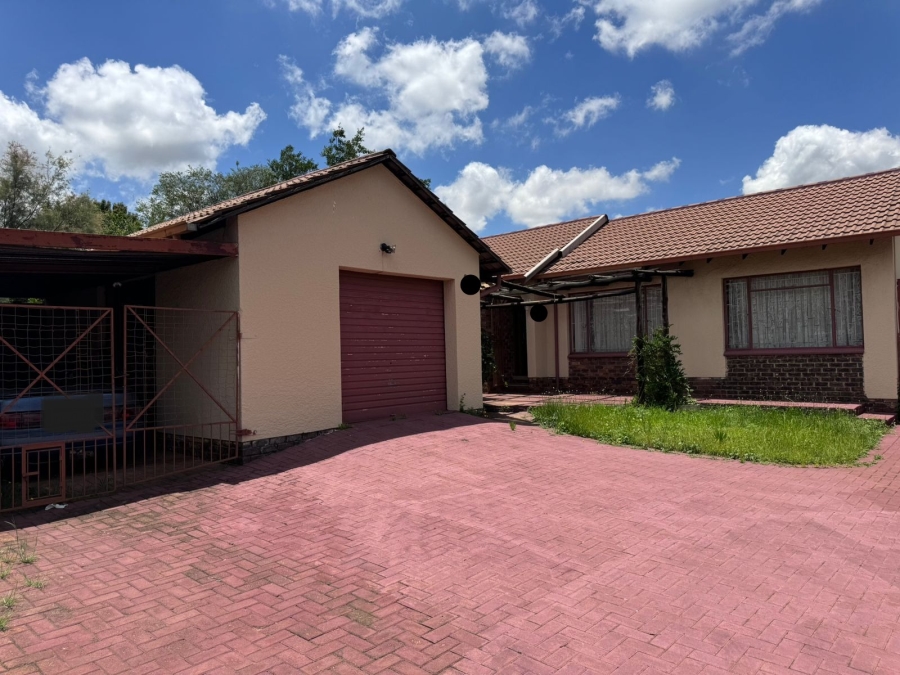 4 Bedroom Property for Sale in Crystal Park Gauteng