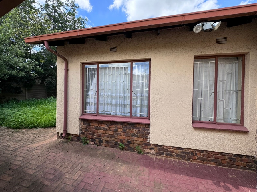 4 Bedroom Property for Sale in Crystal Park Gauteng