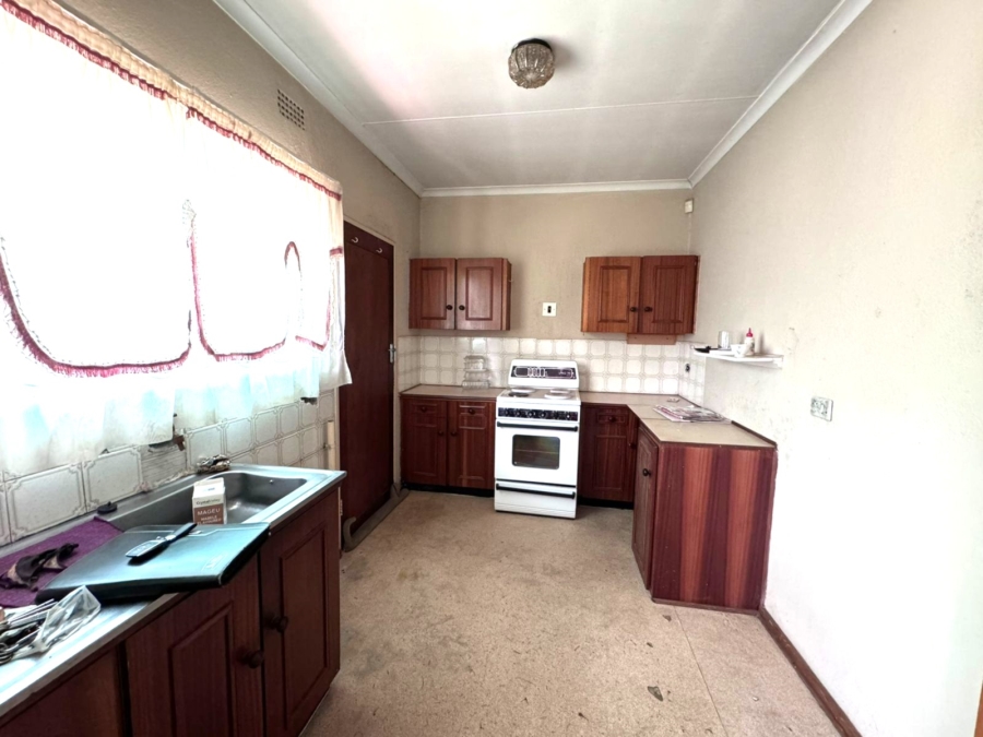 4 Bedroom Property for Sale in Crystal Park Gauteng