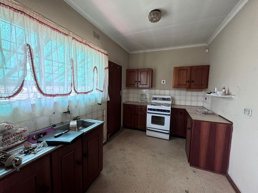 4 Bedroom Property for Sale in Crystal Park Gauteng