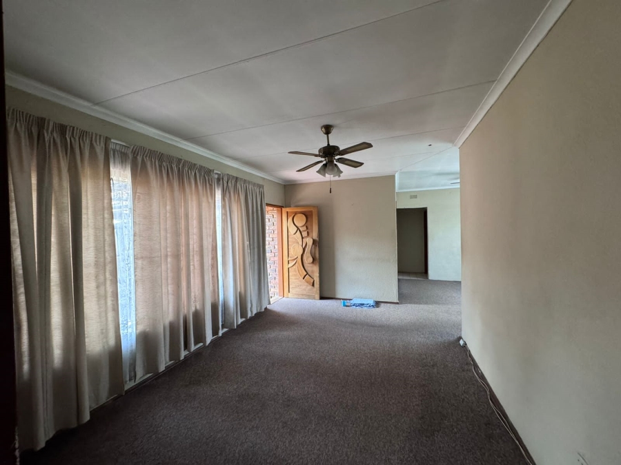 4 Bedroom Property for Sale in Crystal Park Gauteng