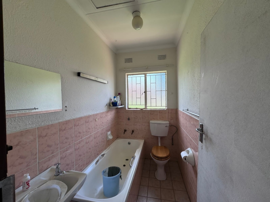 4 Bedroom Property for Sale in Crystal Park Gauteng