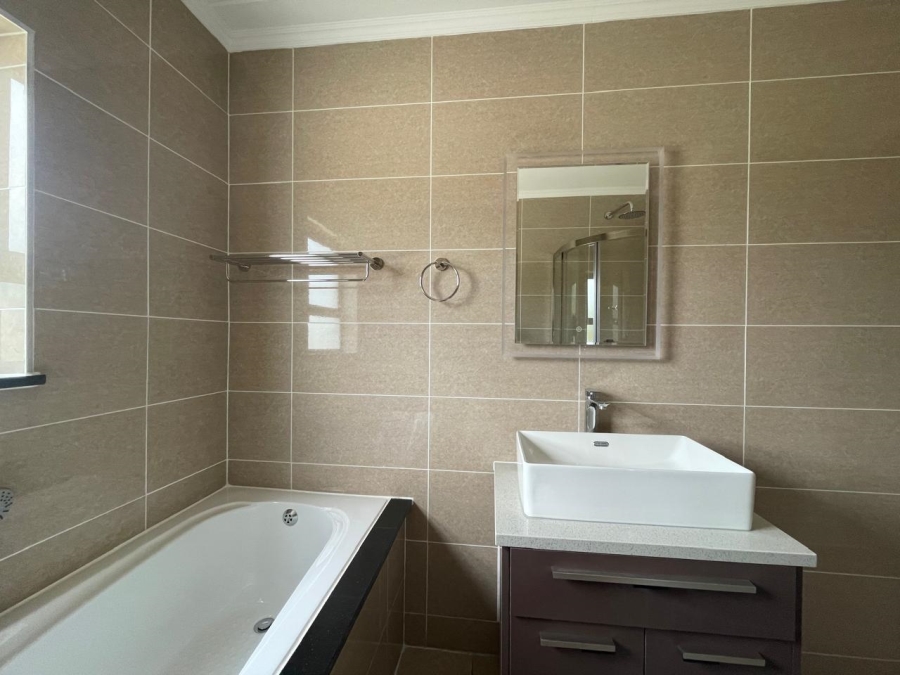 2 Bedroom Property for Sale in Blue Hills AH Gauteng