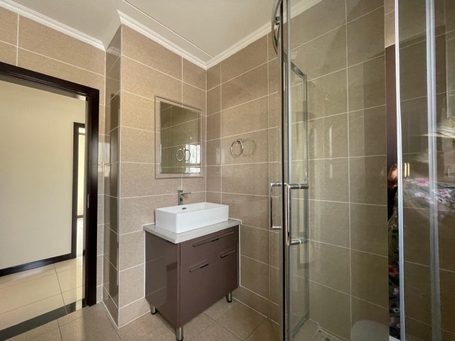 2 Bedroom Property for Sale in Blue Hills AH Gauteng