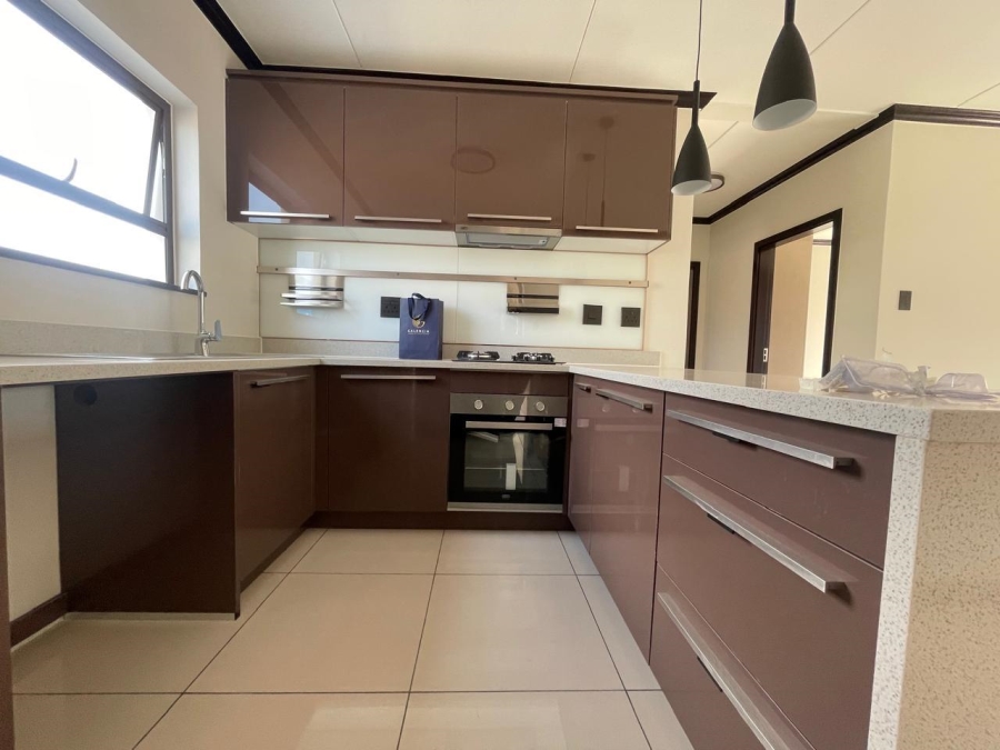 2 Bedroom Property for Sale in Blue Hills AH Gauteng