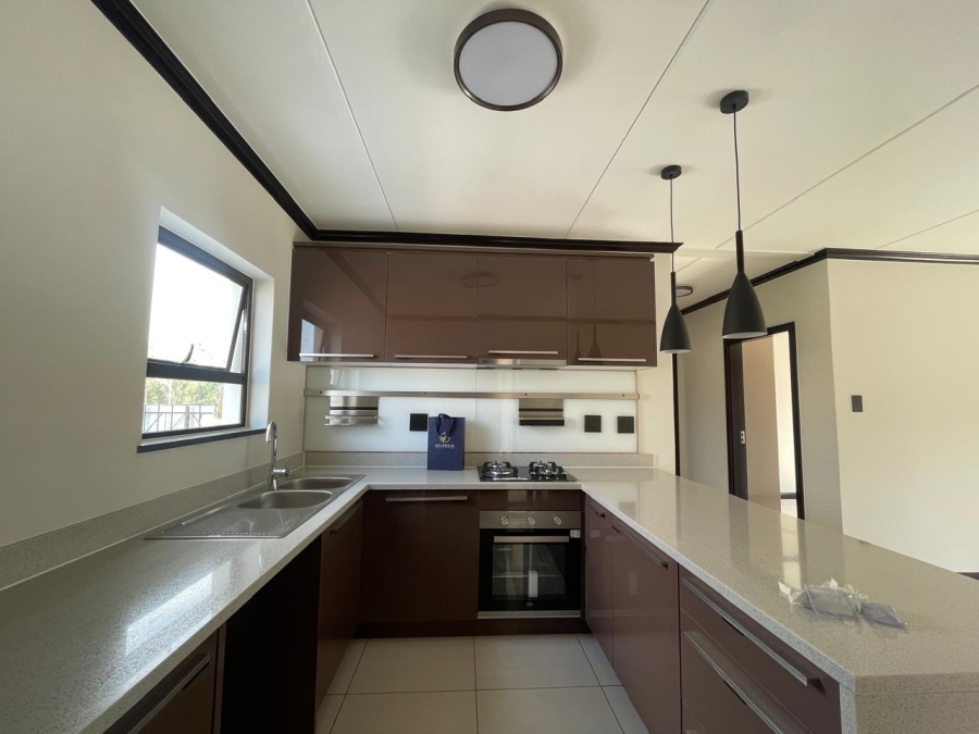 2 Bedroom Property for Sale in Blue Hills AH Gauteng