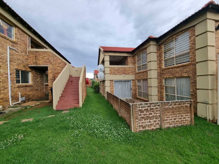 2 Bedroom Property for Sale in Liefde en Vrede Gauteng