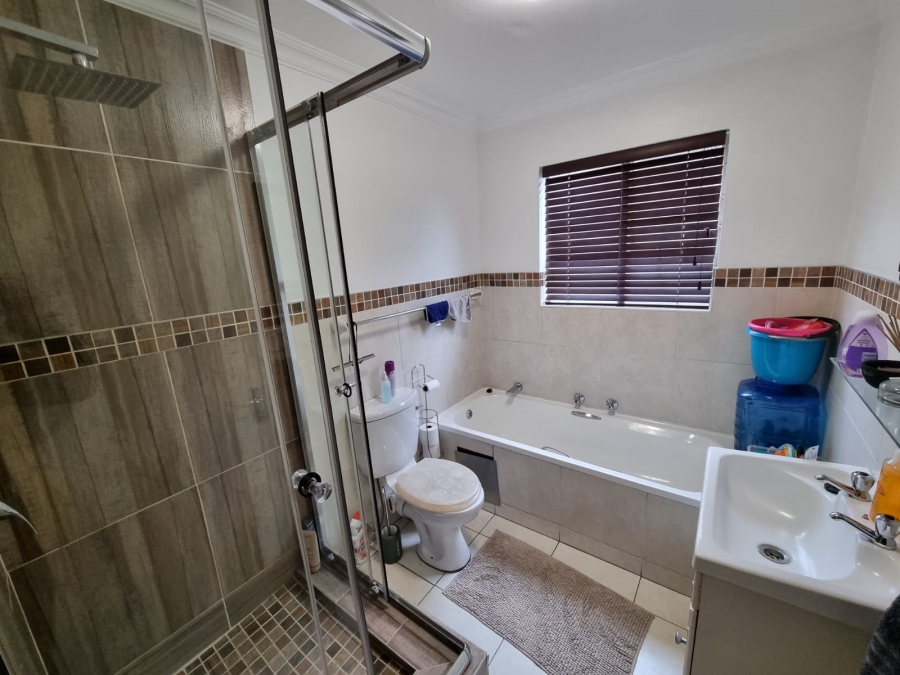 2 Bedroom Property for Sale in Liefde en Vrede Gauteng