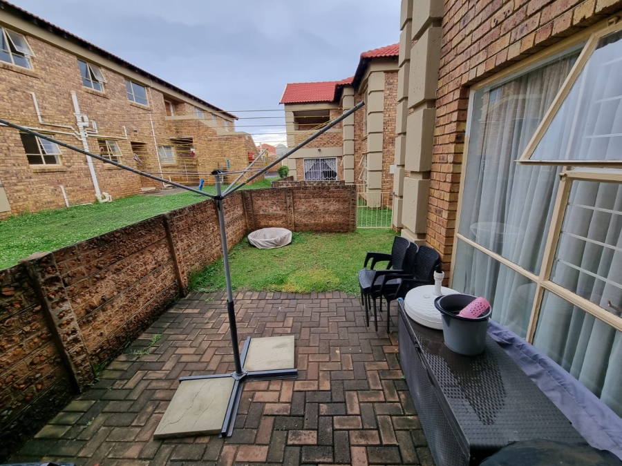 2 Bedroom Property for Sale in Liefde en Vrede Gauteng
