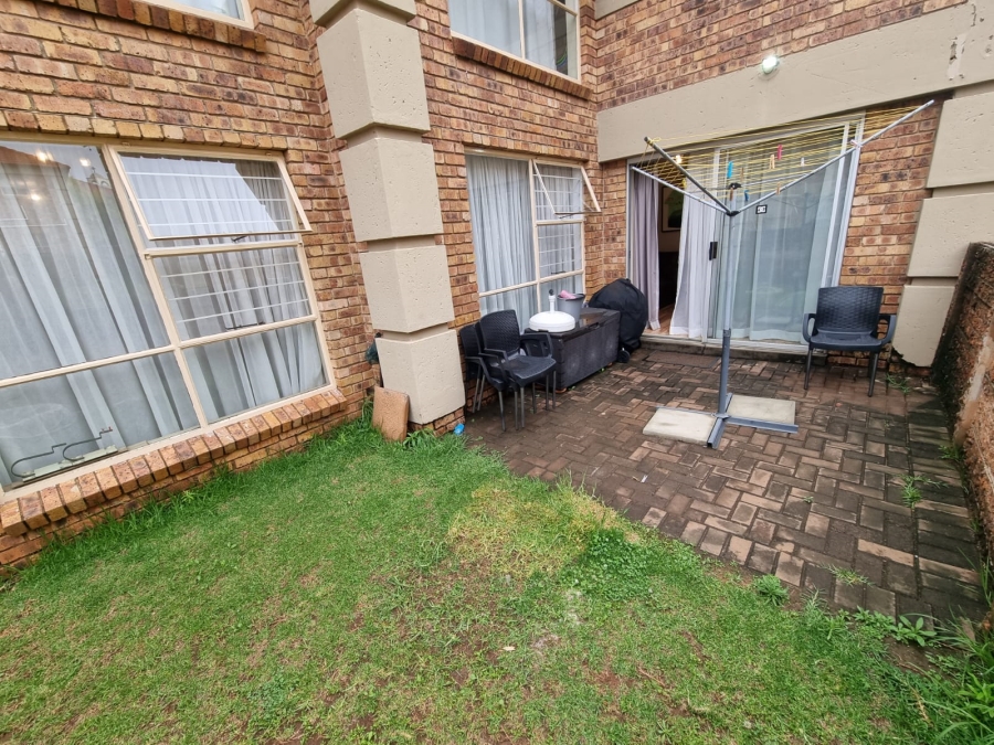 2 Bedroom Property for Sale in Liefde en Vrede Gauteng