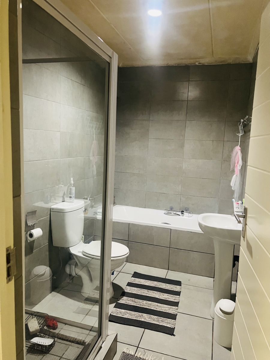 2 Bedroom Property for Sale in Pomona Gauteng