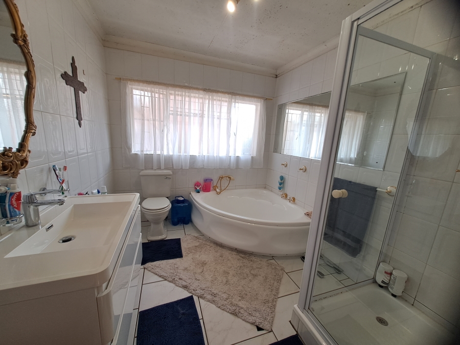 3 Bedroom Property for Sale in Meyerton Central Gauteng