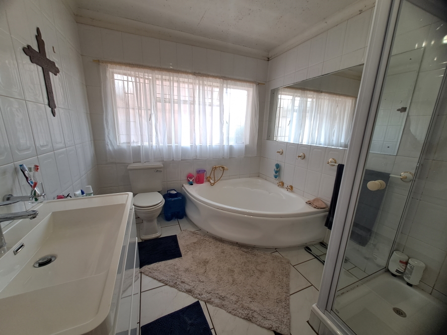 3 Bedroom Property for Sale in Meyerton Central Gauteng