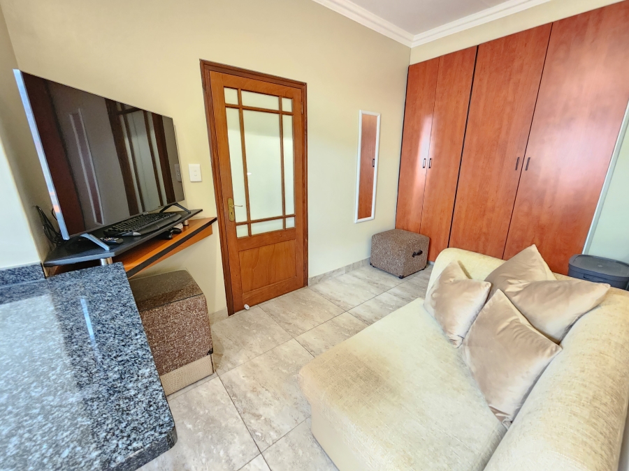 To Let 1 Bedroom Property for Rent in Waterkloof Ridge Gauteng