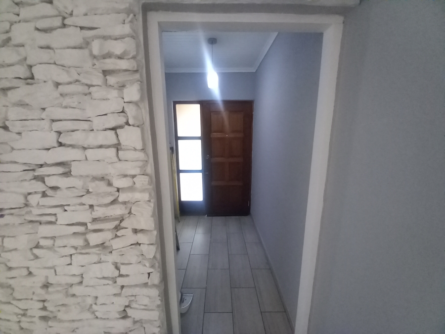 To Let 3 Bedroom Property for Rent in Farrarmere Gauteng