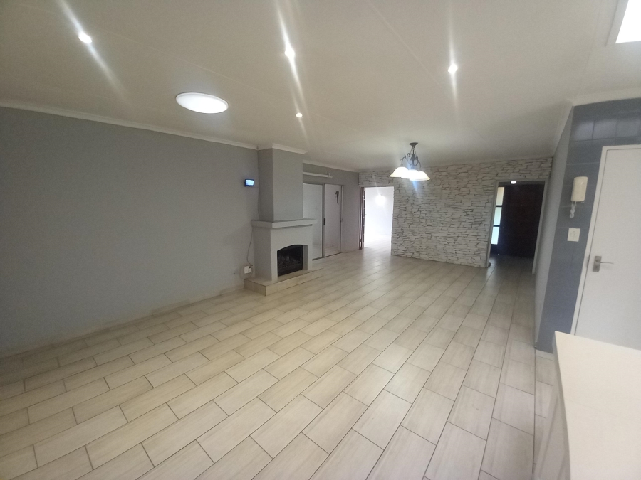 To Let 3 Bedroom Property for Rent in Farrarmere Gauteng