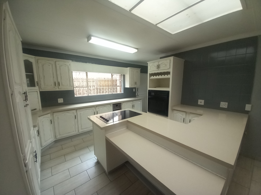 To Let 3 Bedroom Property for Rent in Farrarmere Gauteng