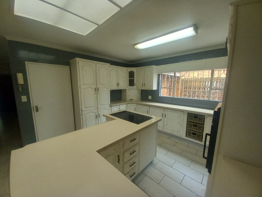 To Let 3 Bedroom Property for Rent in Farrarmere Gauteng