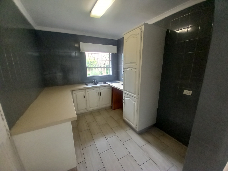 To Let 3 Bedroom Property for Rent in Farrarmere Gauteng